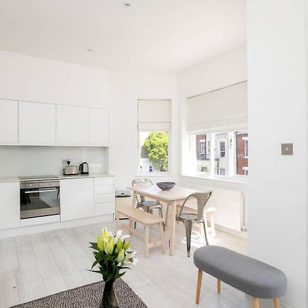 Guestready - West Kensington Home W/Balcony Londen Buitenkant foto