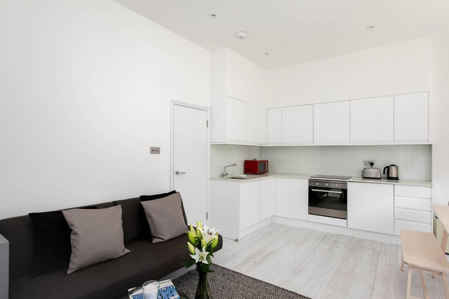 Guestready - West Kensington Home W/Balcony Londen Buitenkant foto