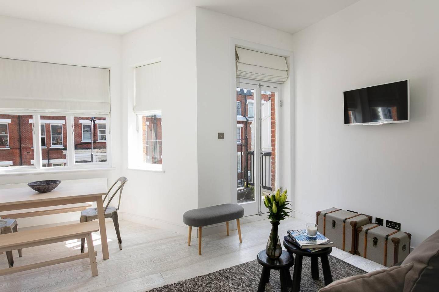 Guestready - West Kensington Home W/Balcony Londen Buitenkant foto
