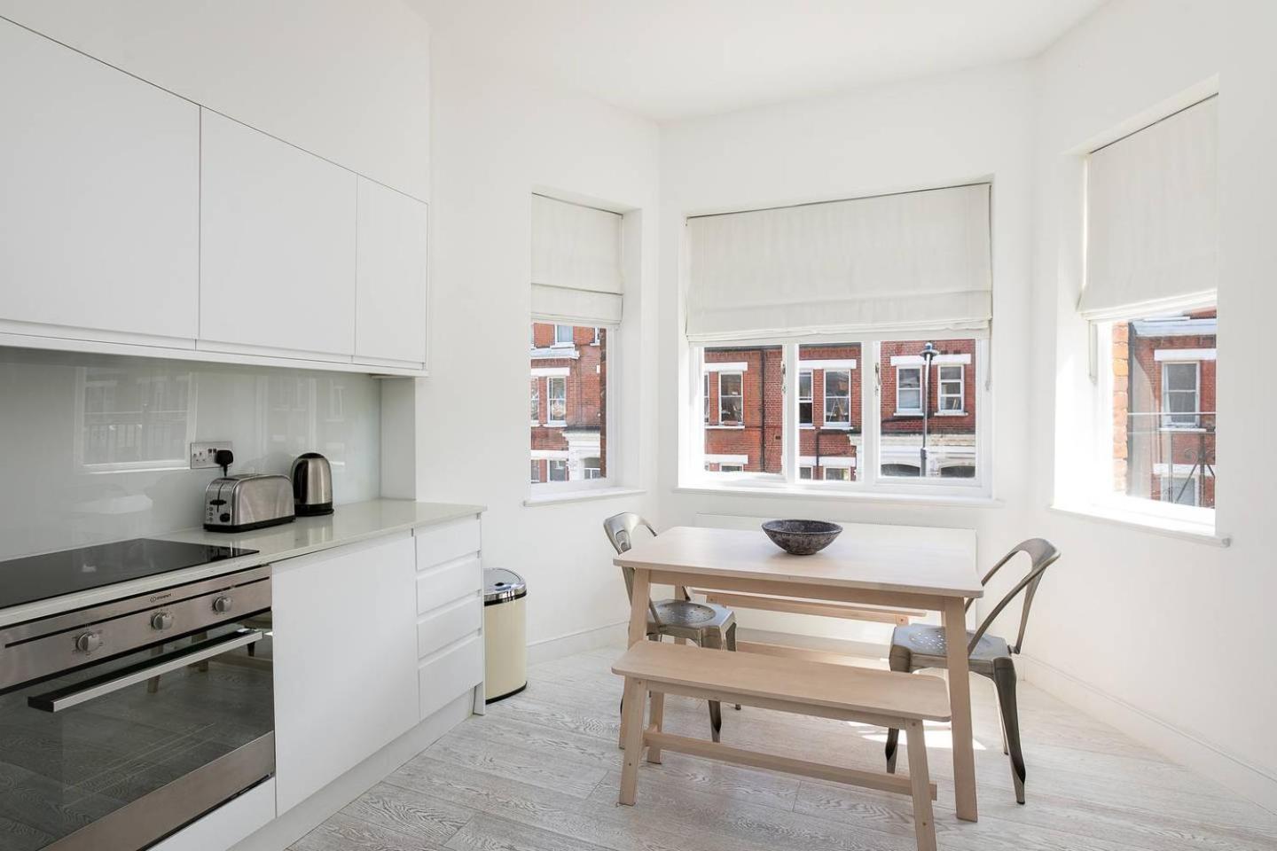 Guestready - West Kensington Home W/Balcony Londen Buitenkant foto
